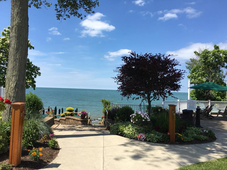Lakehouse Inn & Winery